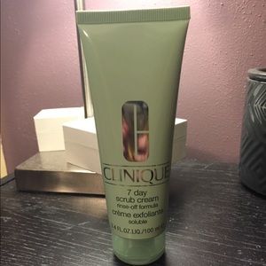 ♦️♦️♦️MAKE OFFERS♦️♦️ Clinique scrub